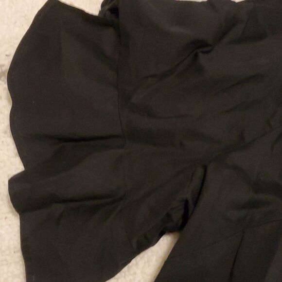 Lane Bryant wpmens 26/28 black cold shoulder blouse - Picture 3 of 8